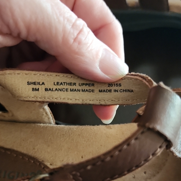 Earth Origins Multi-Tone Leather Sandals - Picture 4 of 7